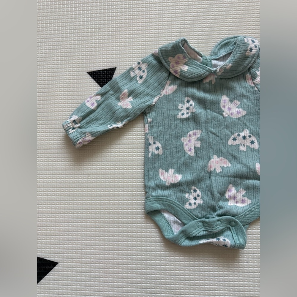 Garanimals|Baby girl Pastel Teal Bodysuit Onesie w birds & Peterpan collar•••